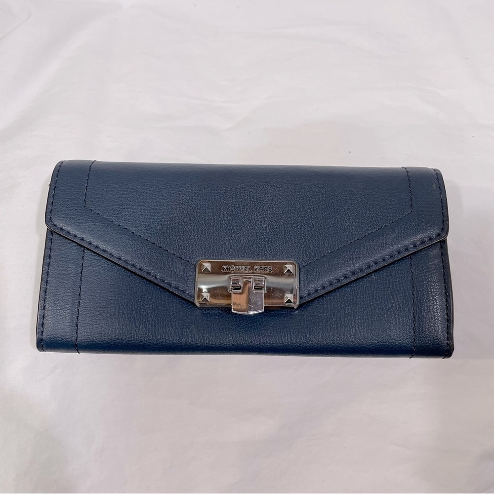 Michael Kors Kinsley Carryall Wallet